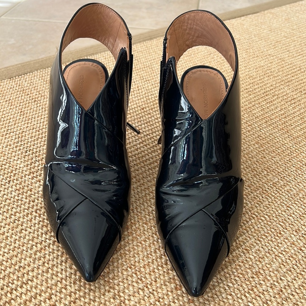 Sigerson Morrison Navy Patent Leather Shoes
